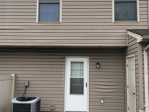 2nd image of 186 Griffin Ln #186