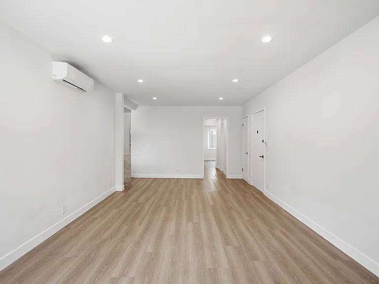 4321 Saugus Ave — Photo 22
