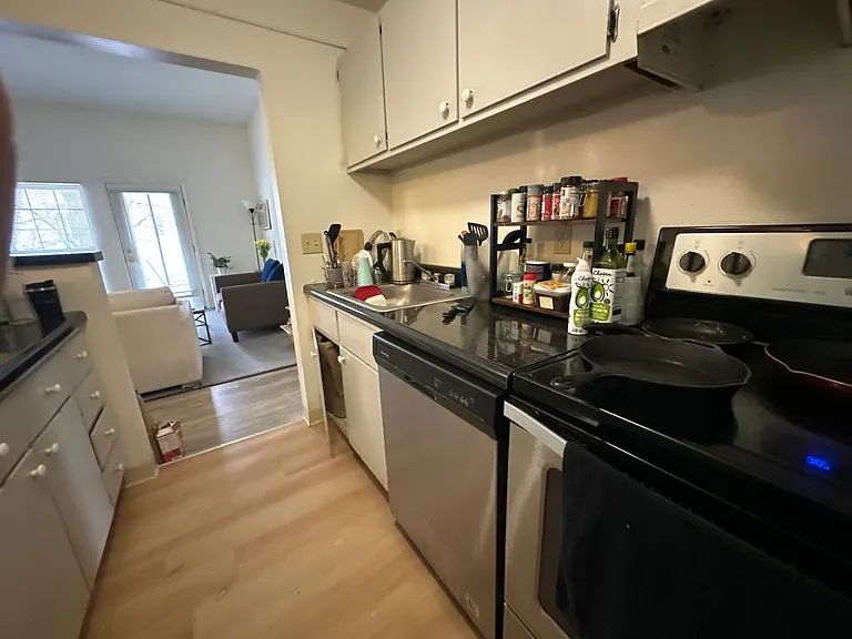 University Park Apartments near Cornell University — Photo 310