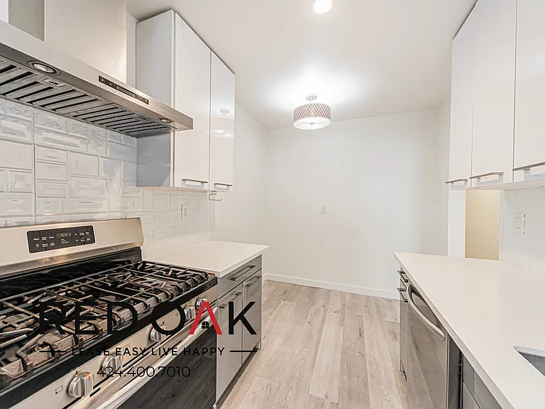 514 S Mariposa Ave #208 — Photo 9