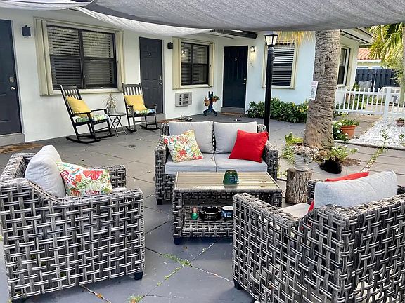3rd image of 213 Hibiscus Avenue