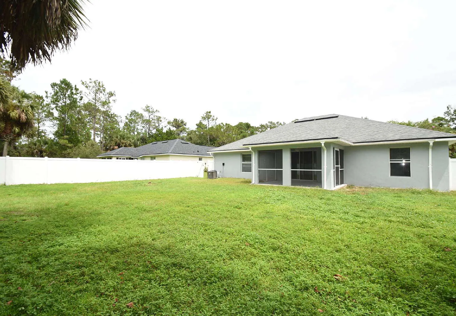 4 bed, 2.0 bath, 1665 sqft, $2,000 — Photo 2
