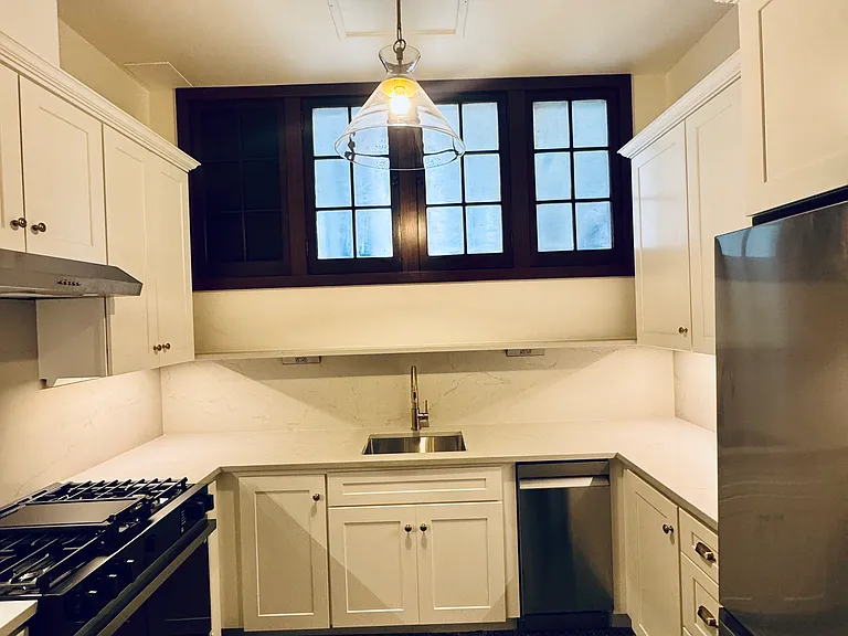 715 Washington Pl #3F — Photo 5