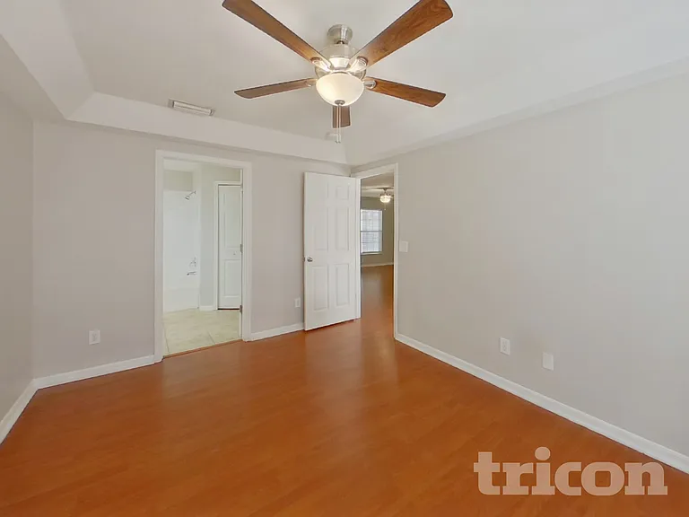 914 Cape Cod Cir — Photo 8
