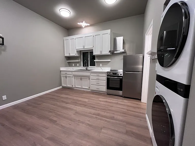 203 Portage Ave #1 — Photo 3