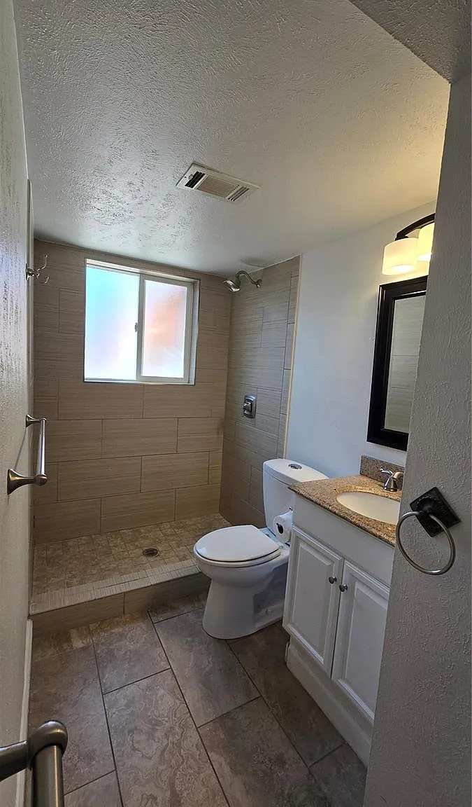 2 bed, 900 sqft, $1,725 — Photo 3