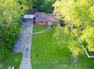 1908 Castle Ave, Bloomington, IL