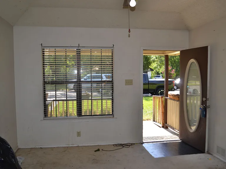 301 Joshua St — Photo 3