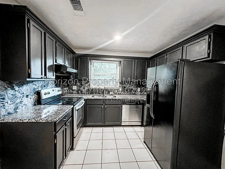 4925 Farmstead Ct NE — Photo 9