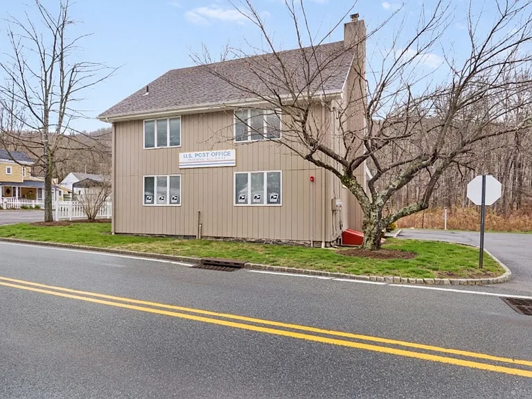 328 Green Pond Rd — Photo 2