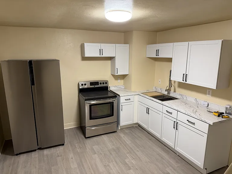 903 Cliff St — Photo 3