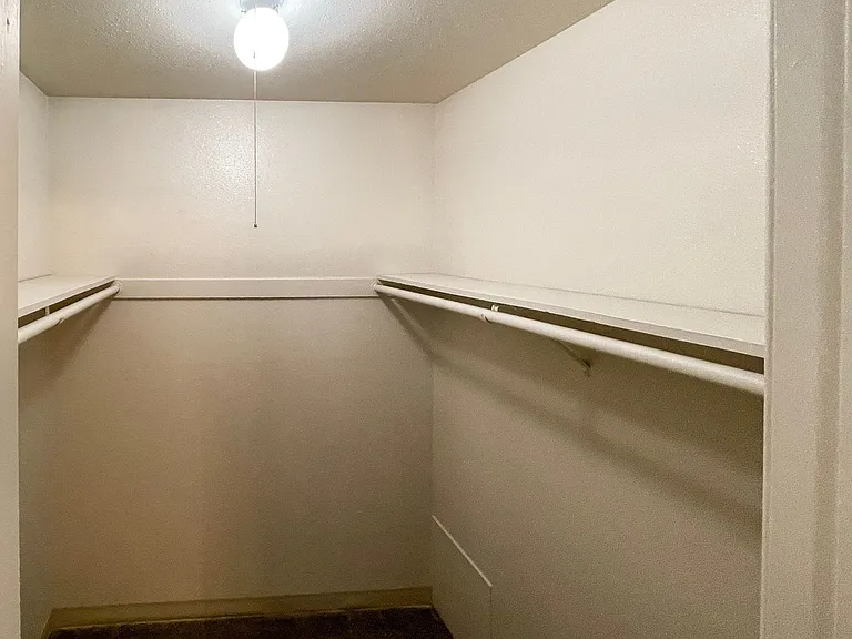 330 W Acacia Street — Photo 22