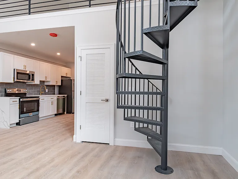 146 Main St #101 — Photo 8