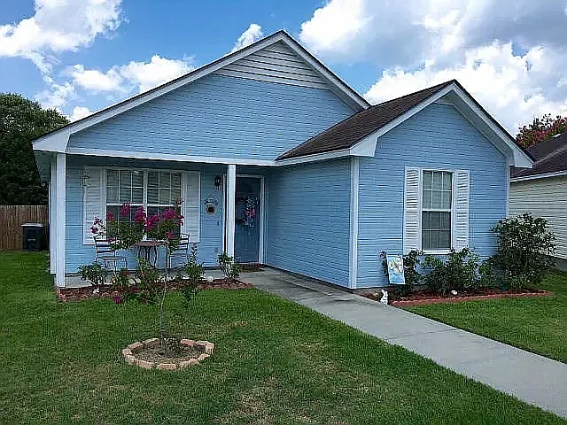 3 bed, 1228 sqft, $1,295 — Photo 1