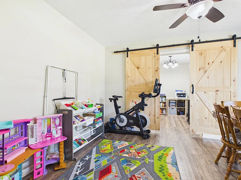 1332 Autumnridge Dr — Photo 2