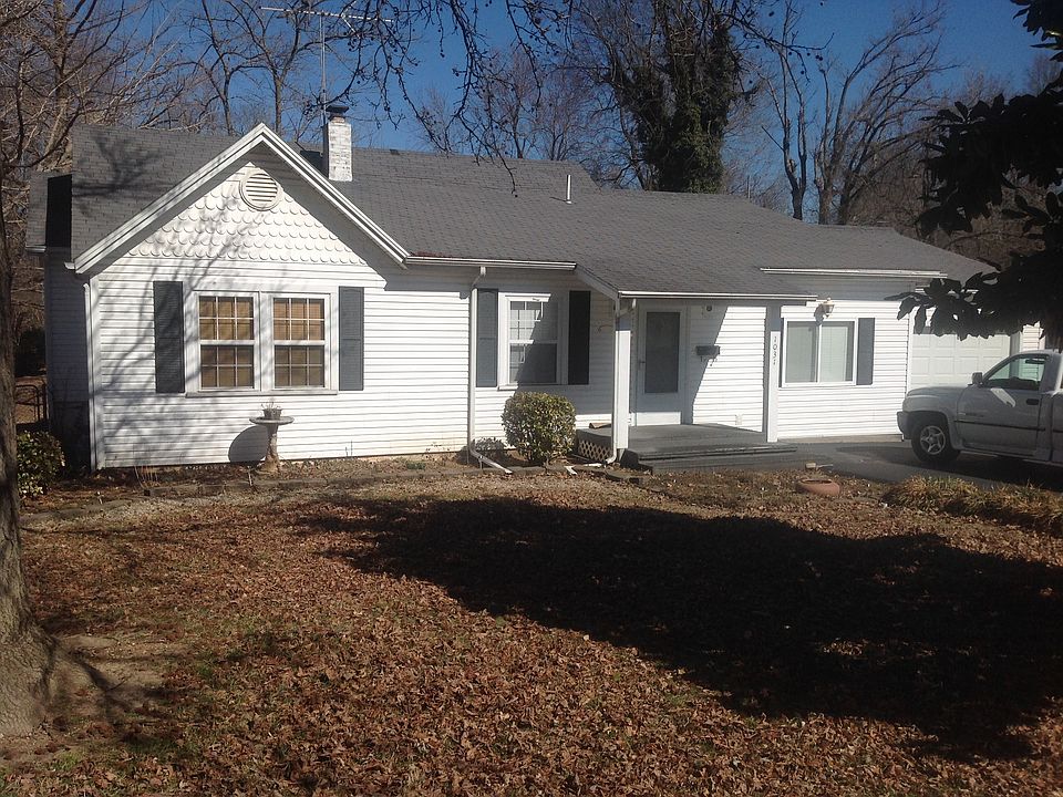 1st image of 1031 W Portland St