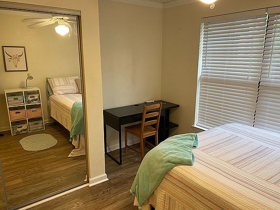 front bedroom desk nook