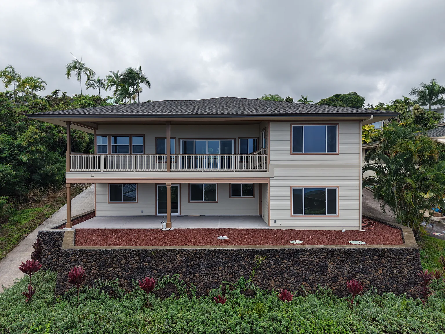 5 bed, 4.5 bath, 5035 sqft, $7,300 — Photo 1