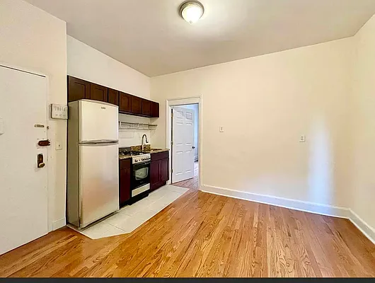 Rented by Avenues Real Estate | media 4