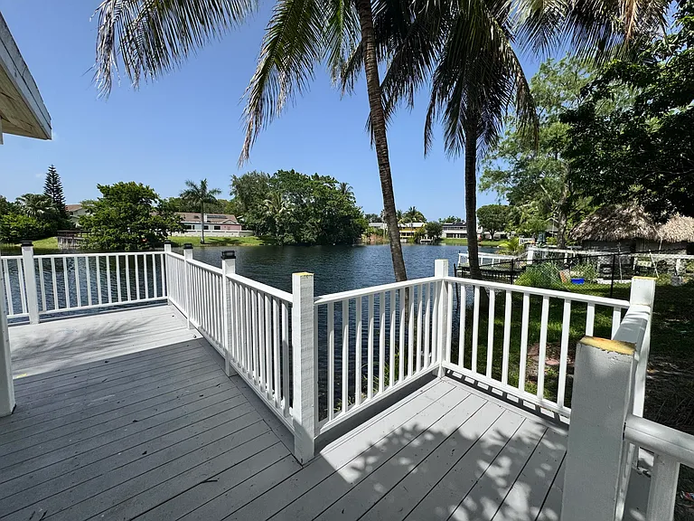 10225 SW 53rd St — Photo 14