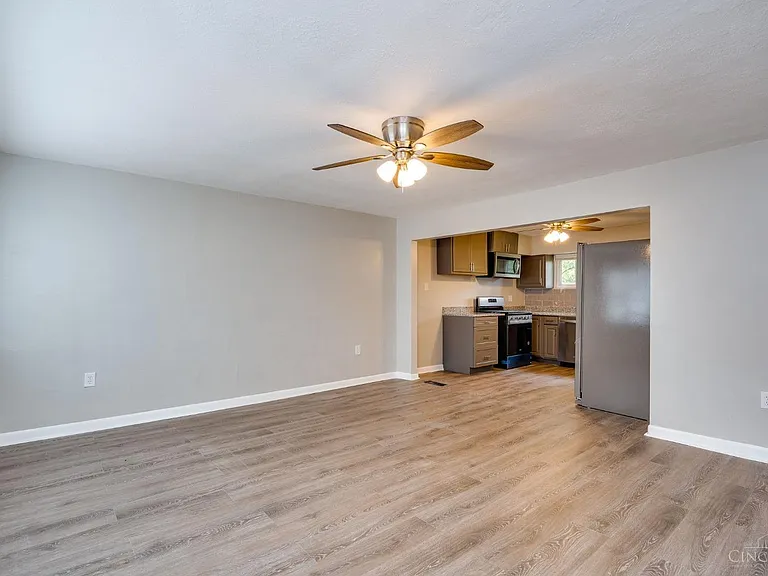 4516 Leslie Ave — Photo 4