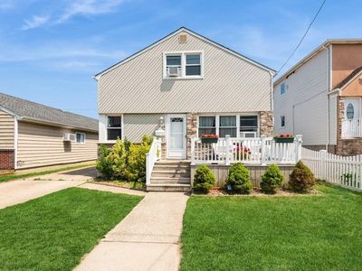 62 Warwick Road, Island Park, NY, 11558