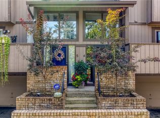 2675 Warrensville Center Rd APT 4, Shaker Heights, OH 44122