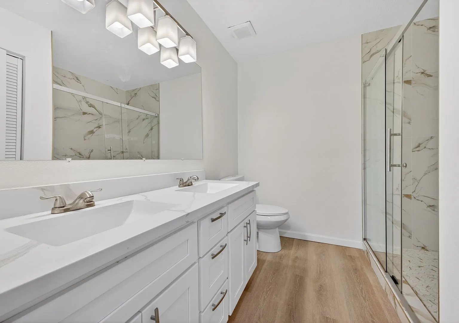 Move-in Special! $500 off the first month's rent on a 1-year lease! Completely Remodeled 2-Bedroo... — Photo 2
