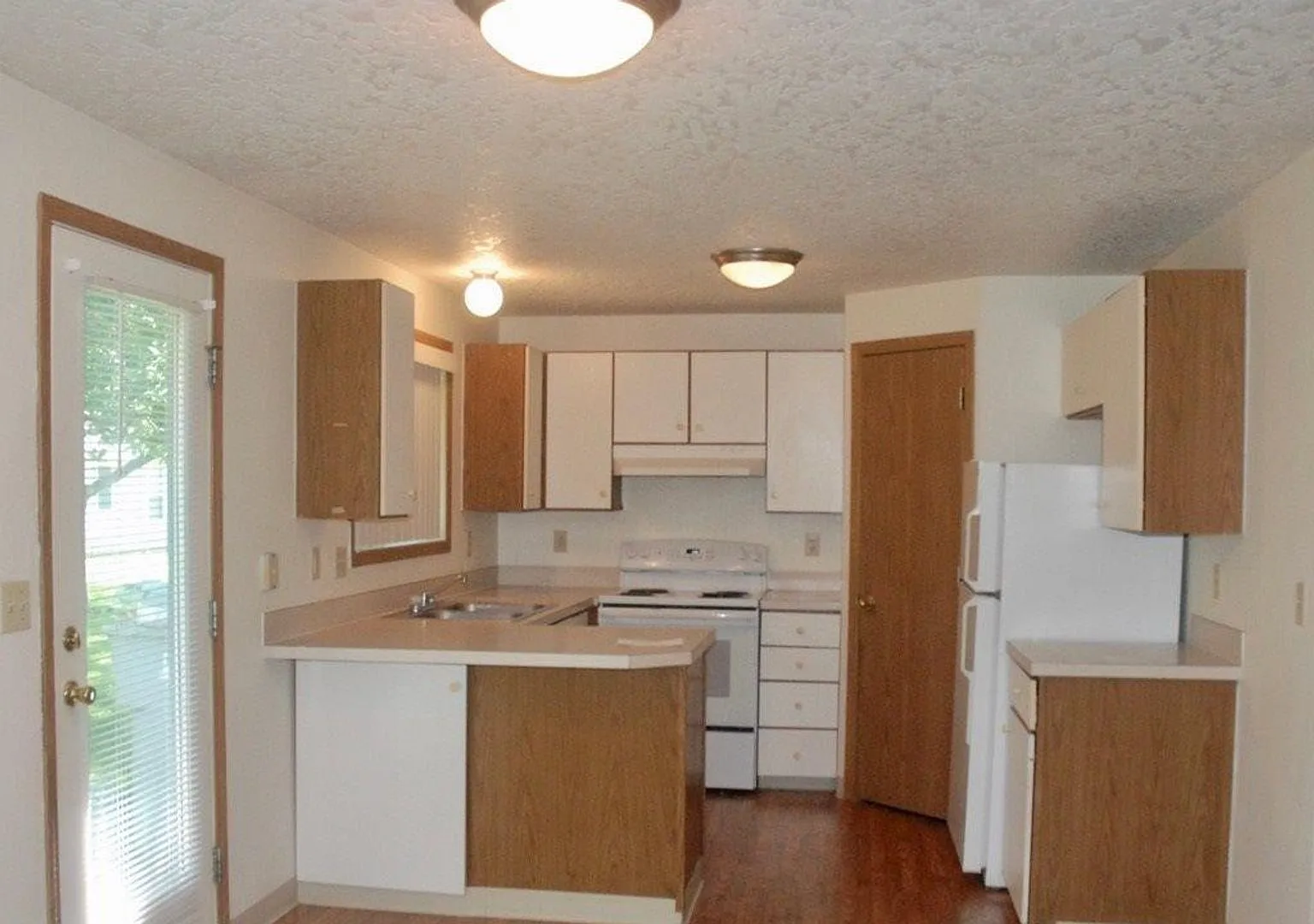 403 - Comstock — Photo 3