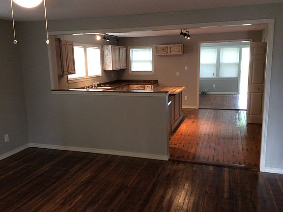 4th image of 408 Reynoir St