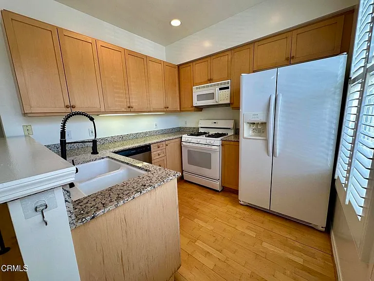 80 N Raymond Ave #108 — Photo 8
