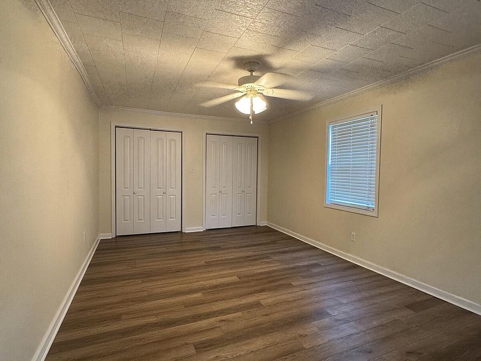 13th image of 624 Lake St