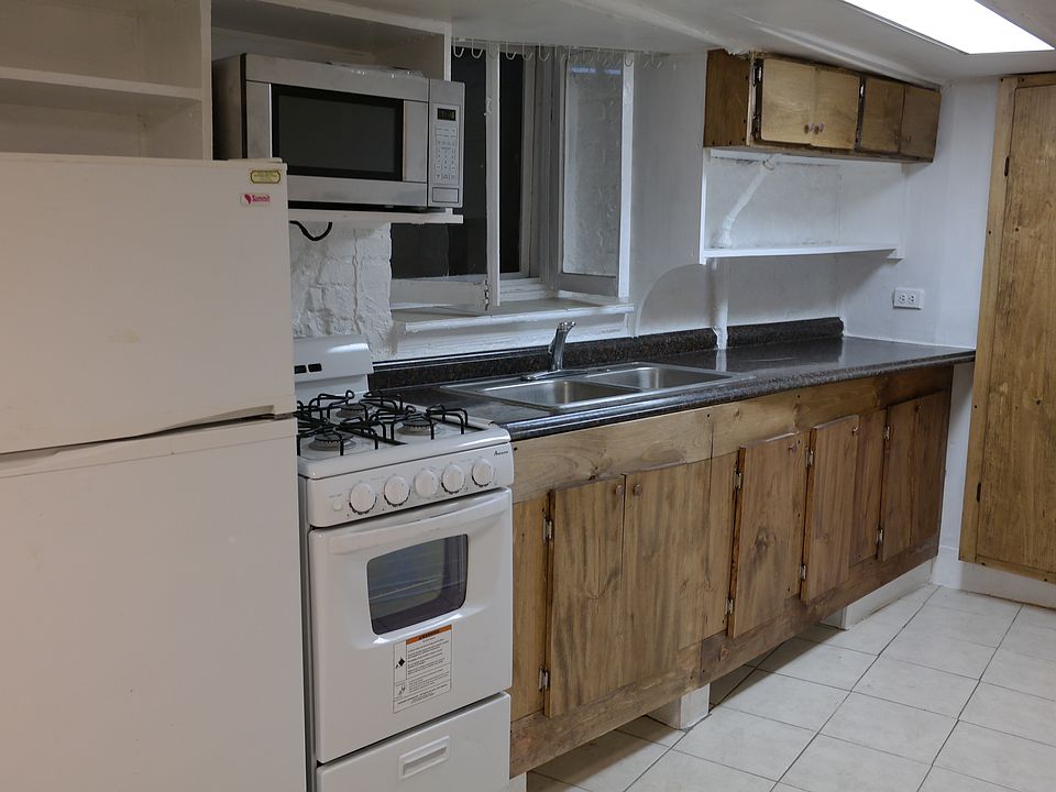 2nd image of 404 Greenwood Ave APT 1