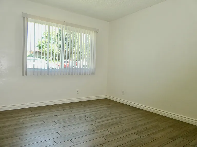 966 W Pine St #A — Photo 12