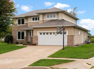 1716 Oakridge Ct, Stoughton, WI 53589