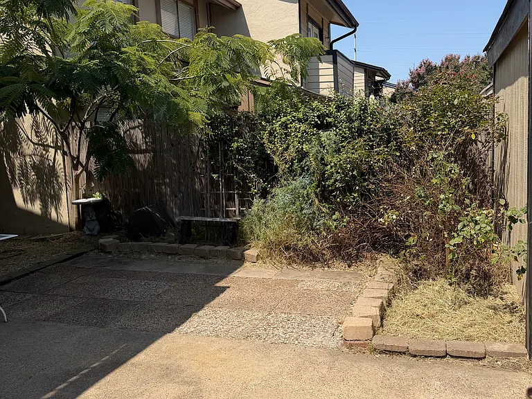2003 Court Pl — Photo 2