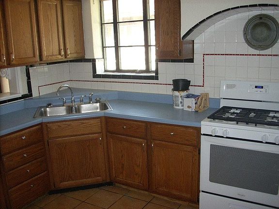 3rd image of 6711 Glenmore Ave