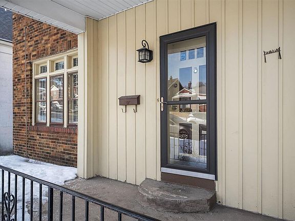 3rd image of 3944 Parker Ave