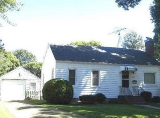 1328 Spring St, Grinnell, IA 50112