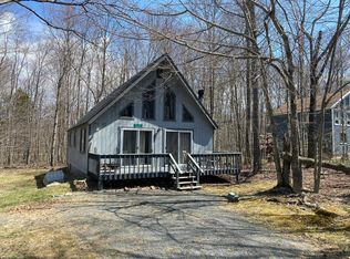 7117 Winnebago Dr, Pocono Lake, PA