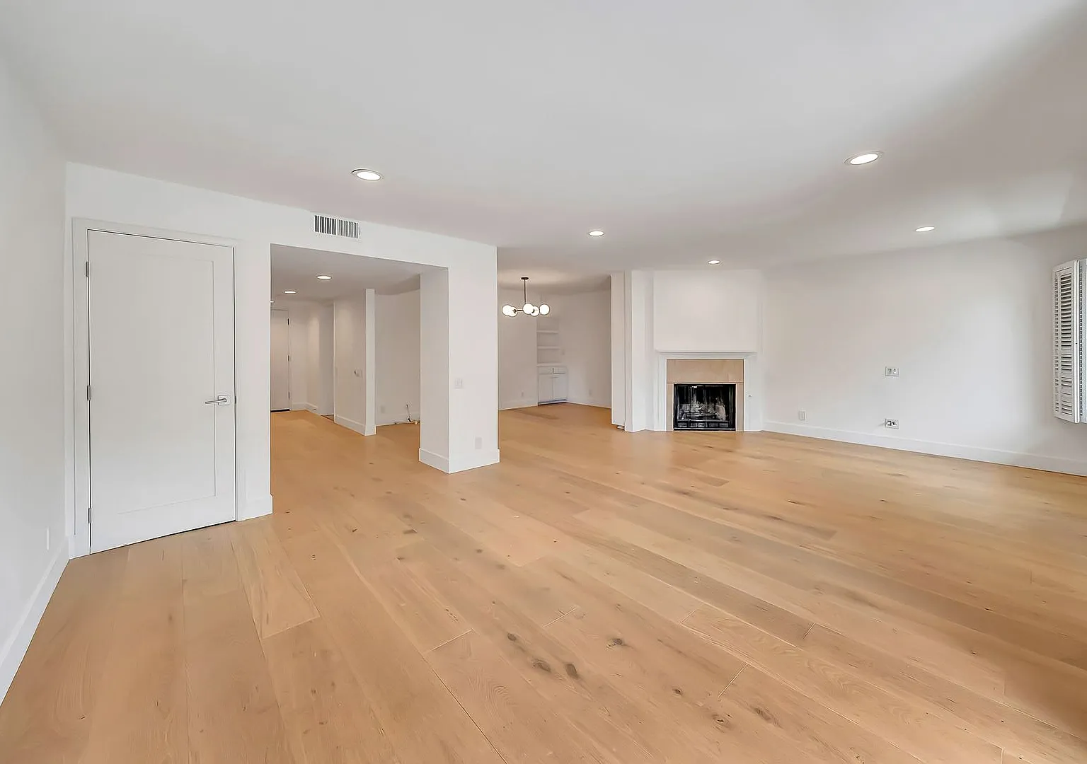 Beautiful 3 Bed | 3 Bath in Prime Studio City — Photo 3