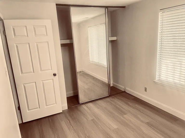 2700 Sussex Ct — Photo 8