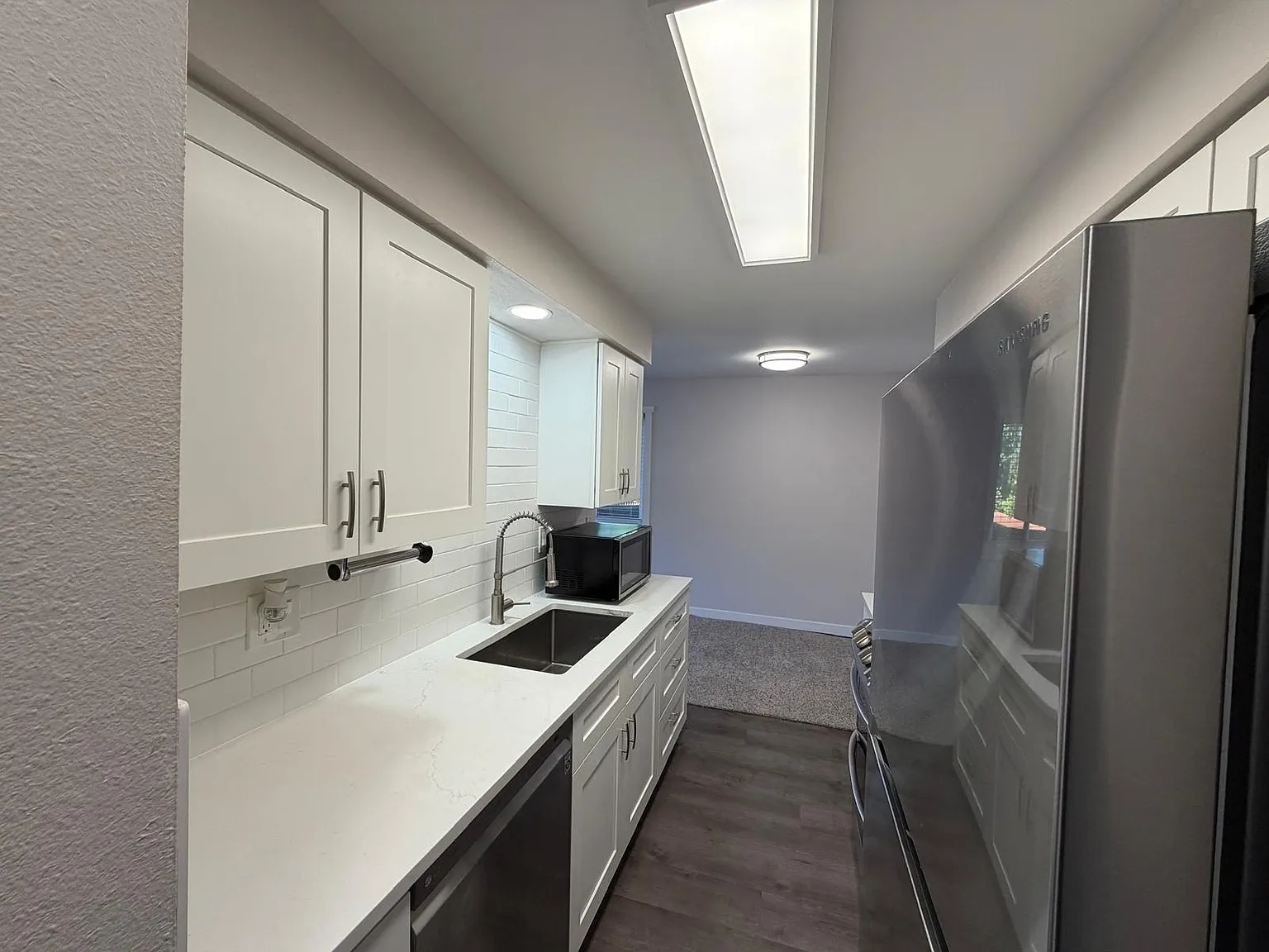 1 bed, 770 sqft, $2,300 — Photo 3