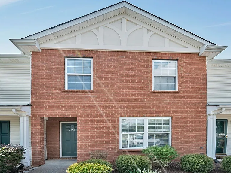 2505 Comanche Way — Photo 1