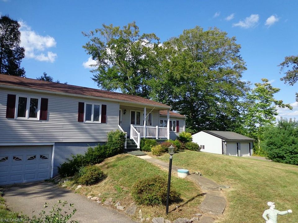 1st image of 219 E Main St