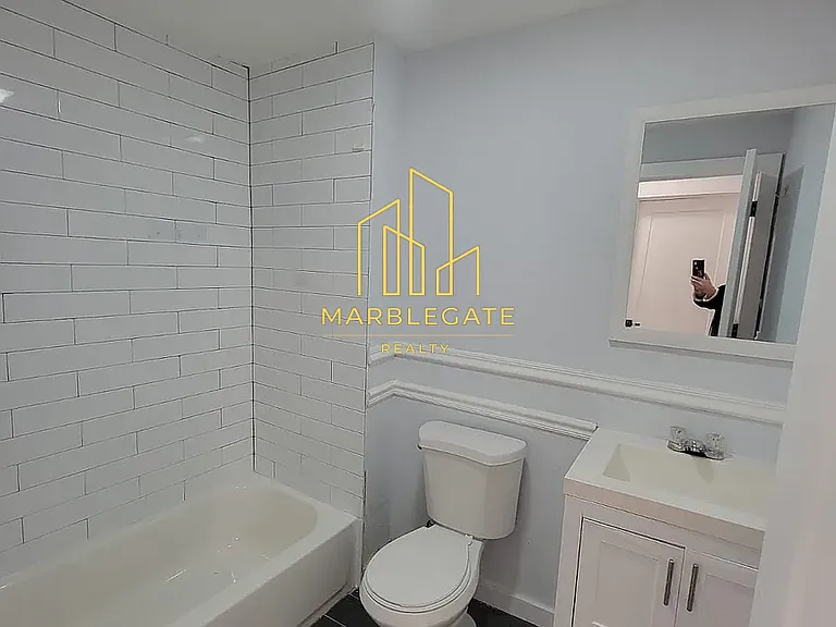 379 S 20th St #22R — Photo 16