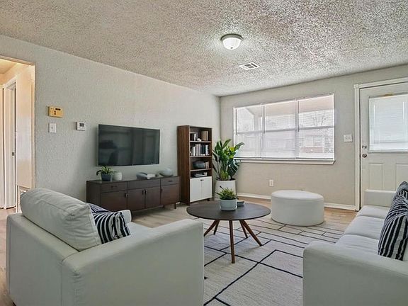 2nd image of 1165 SE 19th St