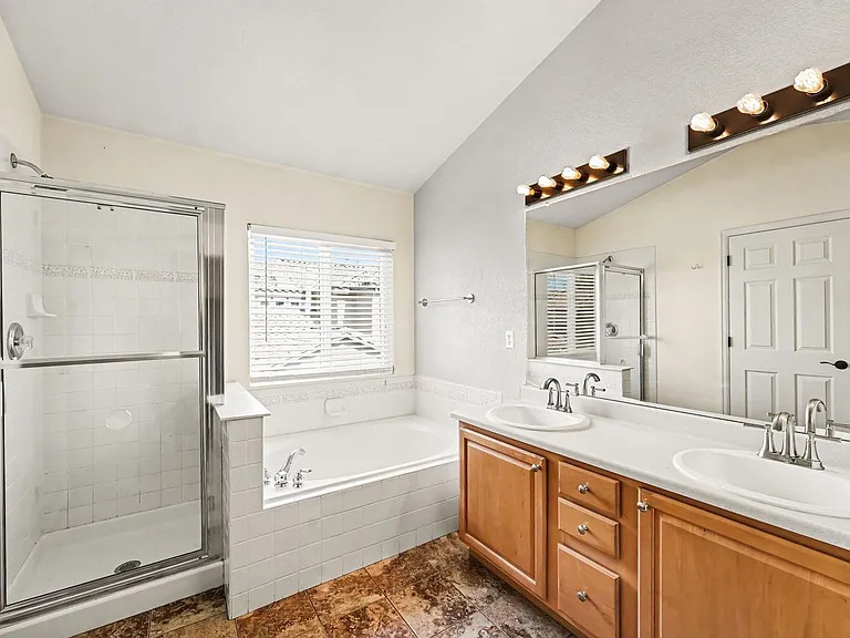 4452 S Auckland Ct — Photo 16