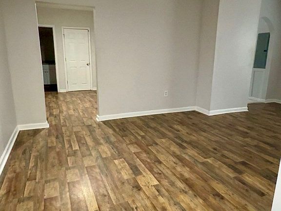 2nd image of 663 Lee St