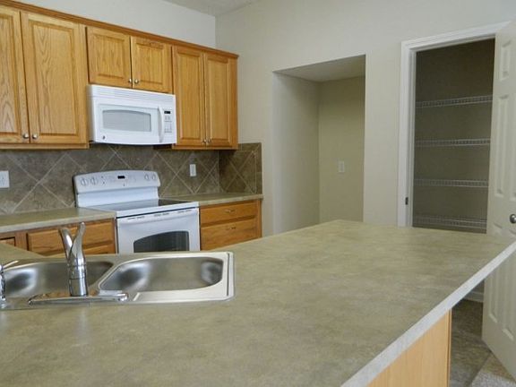3rd image of 4723 S Union Ave #D10l